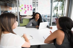 Aprendizagem colaborativa: o que é, benefícios e como implementar