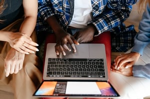 Educação empresarial: guia completo para modernizar seus treinamentos